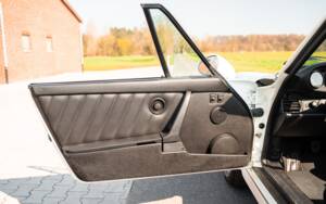 Image 20/48 of Porsche 911 Carrera 4 (1992)