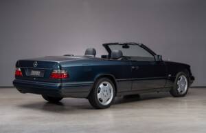Image 10/28 of Mercedes-Benz E 320 &quot;Final Edition&quot; (1997)