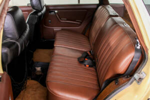 Image 6/33 de Mercedes-Benz 300 TD (1979)