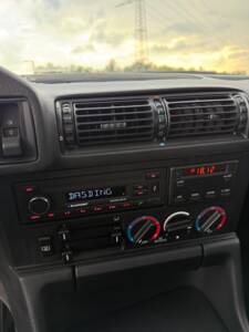 Bild 13/19 von BMW 518i (1993)