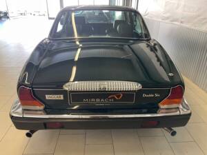 Image 7/18 of Jaguar XJ12 6.0 (1993)