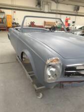 Image 3/43 of Mercedes-Benz 230 SL (1967)