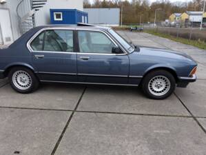 Bild 4/113 von BMW 735i (1986)