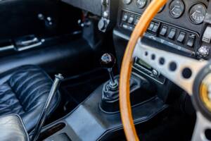 Image 32/50 de Jaguar E-Type (1969)