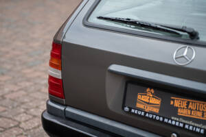 Image 13/66 of Mercedes-Benz 200 TE (1989)