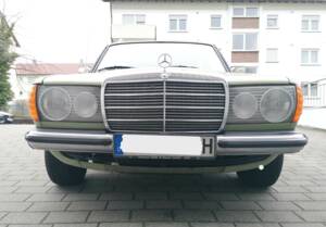 Image 7/22 de Mercedes-Benz 300 TD (1979)