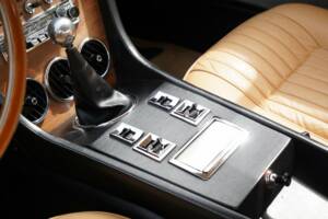 Image 11/16 de Ferrari 365 GT 2+2 (1968)