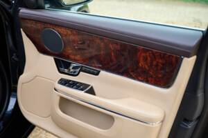 Bild 33/50 von Jaguar XJ 5.0 (2011)