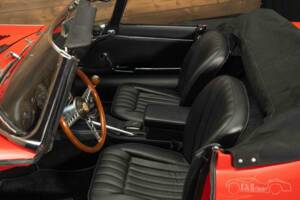 Image 17/19 de Jaguar E-Type (1969)