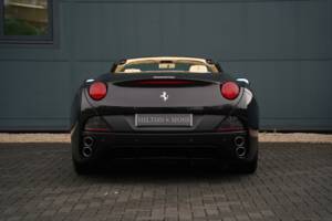 Imagen 8/50 de Ferrari California (2011)