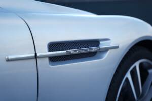 Immagine 41/50 di Aston Martin DBS (2011)