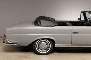 Image 10/45 of Mercedes-Benz 250 SE (1967)