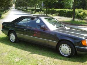 Image 1/9 of Mercedes-Benz 300 CE (1990)