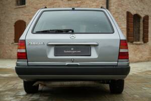 Imagen 8/50 de Mercedes-Benz 200 TE (1992)