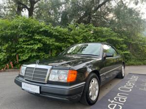 Image 22/47 of Mercedes-Benz 300 CE-24 (1992)
