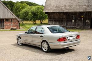 Image 9/98 de Mercedes-Benz E 50 AMG (1996)