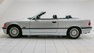 Image 2/17 of BMW 325i (1994)