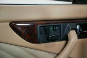 Image 11/41 of Mercedes-Benz 560 SEC (1990)