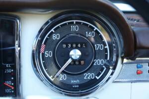 Image 10/50 of Mercedes-Benz 250 SL (1967)