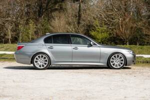 Bild 8/50 von BMW 550i (2006)