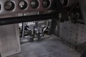 Image 28/50 of Lola T290 (1972)
