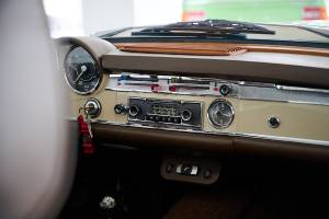 Image 19/25 of Mercedes-Benz 230 SL (1966)