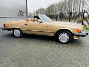 Image 7/36 of Mercedes-Benz 560 SL (1988)