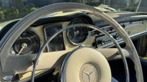 Image 15/31 de Mercedes-Benz 250 SL (1967)
