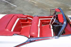 Image 17/22 of Oldsmobile 98 Starfire (1957)