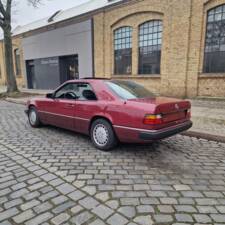 Immagine 3/162 di Mercedes-Benz 230 CE (1989)