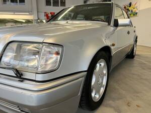 Afbeelding 13/62 van Mercedes-Benz E 500 (1995)