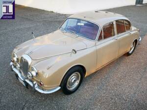 Image 8/64 of Daimler V8-250 (1969)