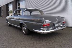 Bild 7/8 von Mercedes-Benz 220 SE b (1964)