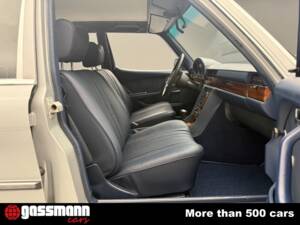 Image 13/15 de Mercedes-Benz 450 SE (1977)