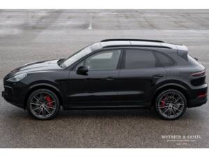 Image 2/37 of Porsche Cayenne E-Hybrid (2018)