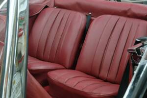 Image 32/50 of Mercedes-Benz 220 SE b (1963)