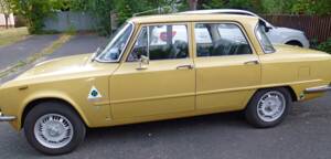 Image 3/13 de Alfa Romeo Giulia Nuova Super 1300 (1975)