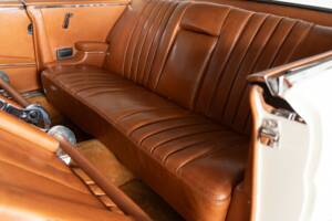 Bild 30/44 von Mercedes-Benz 220 SE b (1964)