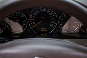 Image 31/45 of Mercedes-Benz SL 280 "Final Edition" (2001)