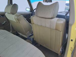 Bild 35/49 von Mercedes-Benz 200 (1979)