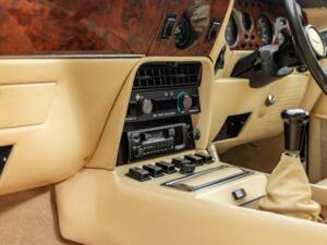 Image 36/75 de Aston Martin V8 Vantage (1985)