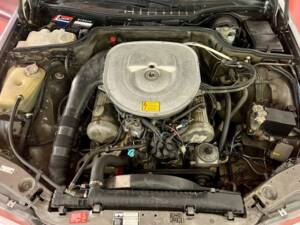 Image 15/30 of Mercedes-Benz 380 SE (1985)