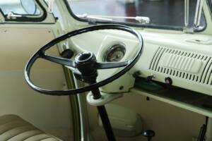 Image 22/47 of Volkswagen T1 minibus (1961)