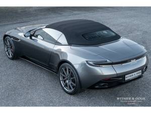 Image 2/41 de Aston Martin DB 11 Volante (2018)