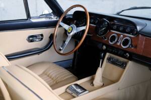 Image 33/50 of Ferrari 330 GT 2+2 (1964)