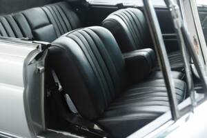 Image 31/48 of Mercedes-Benz 280 SE (1969)