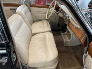 Bild 13/20 von BMW 502 - 3.2 Litre Super (1961)