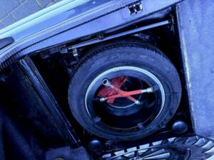 Immagine 25/36 di Mercedes-Benz 500 E (1991)