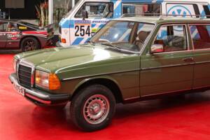 Bild 4/54 von Mercedes-Benz 250 T (1979)