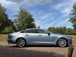 Image 9/50 of Jaguar XJ 5.0 (2011)